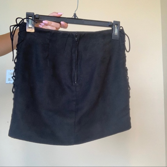 H&M floral skirt  *fits like a size 2* - Picture 3 of 3